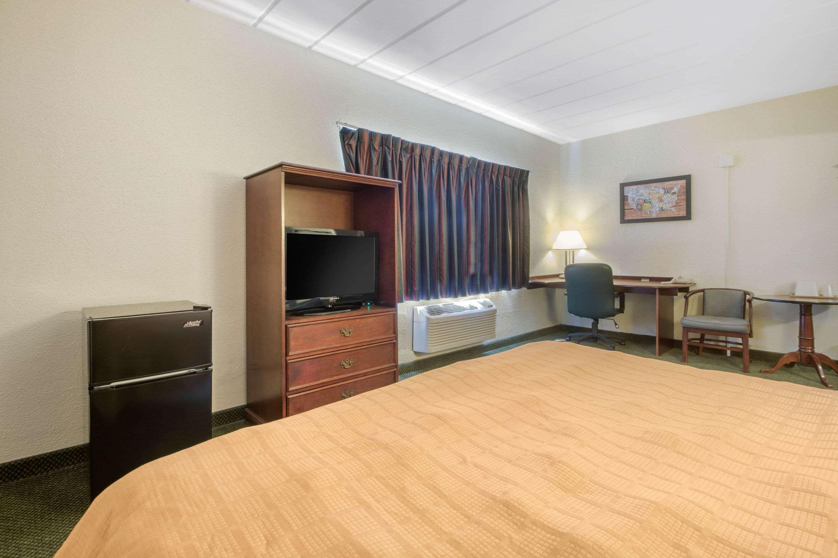 Econo Lodge Висконсин Рапидс Экстерьер фото