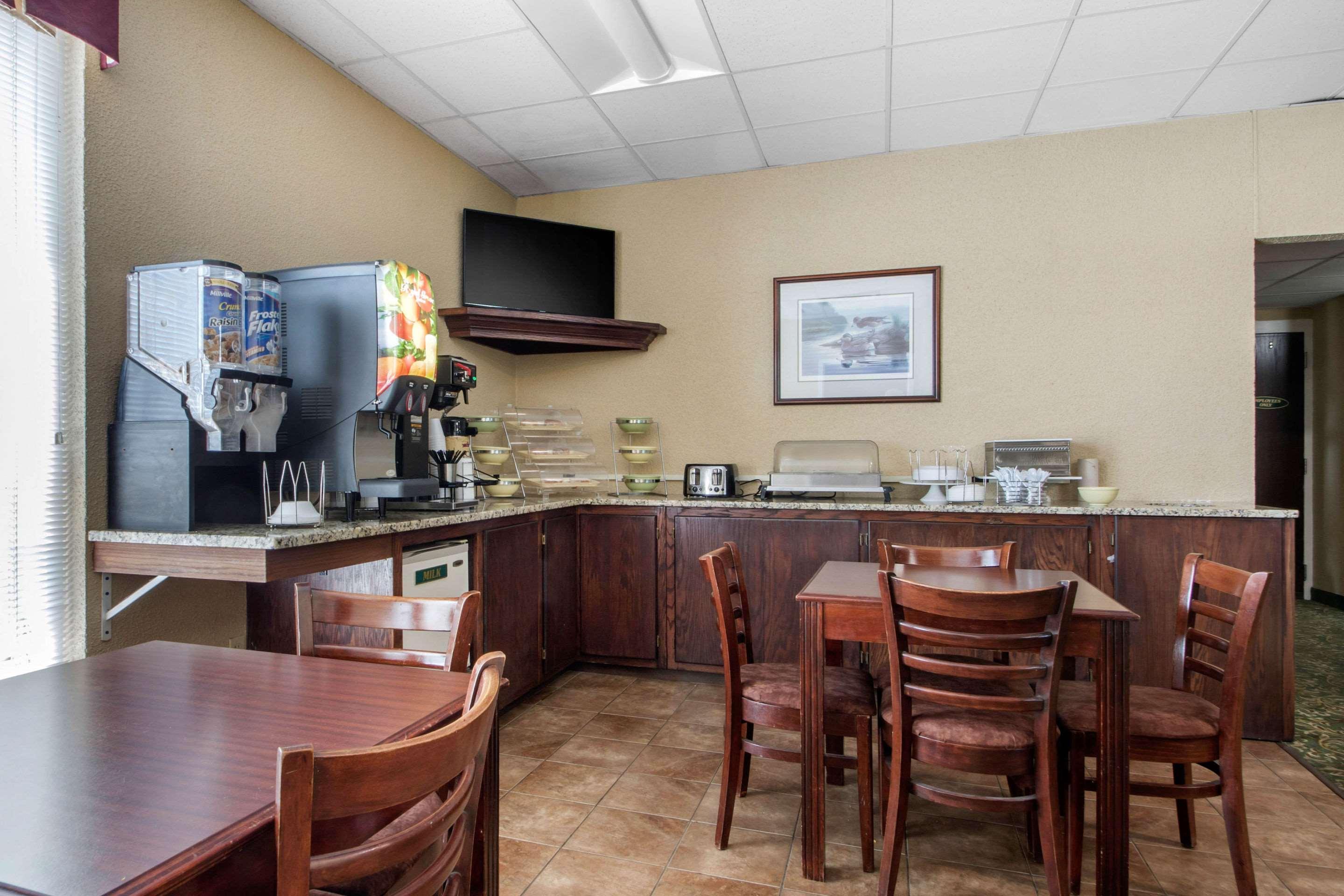 Econo Lodge Висконсин Рапидс Экстерьер фото