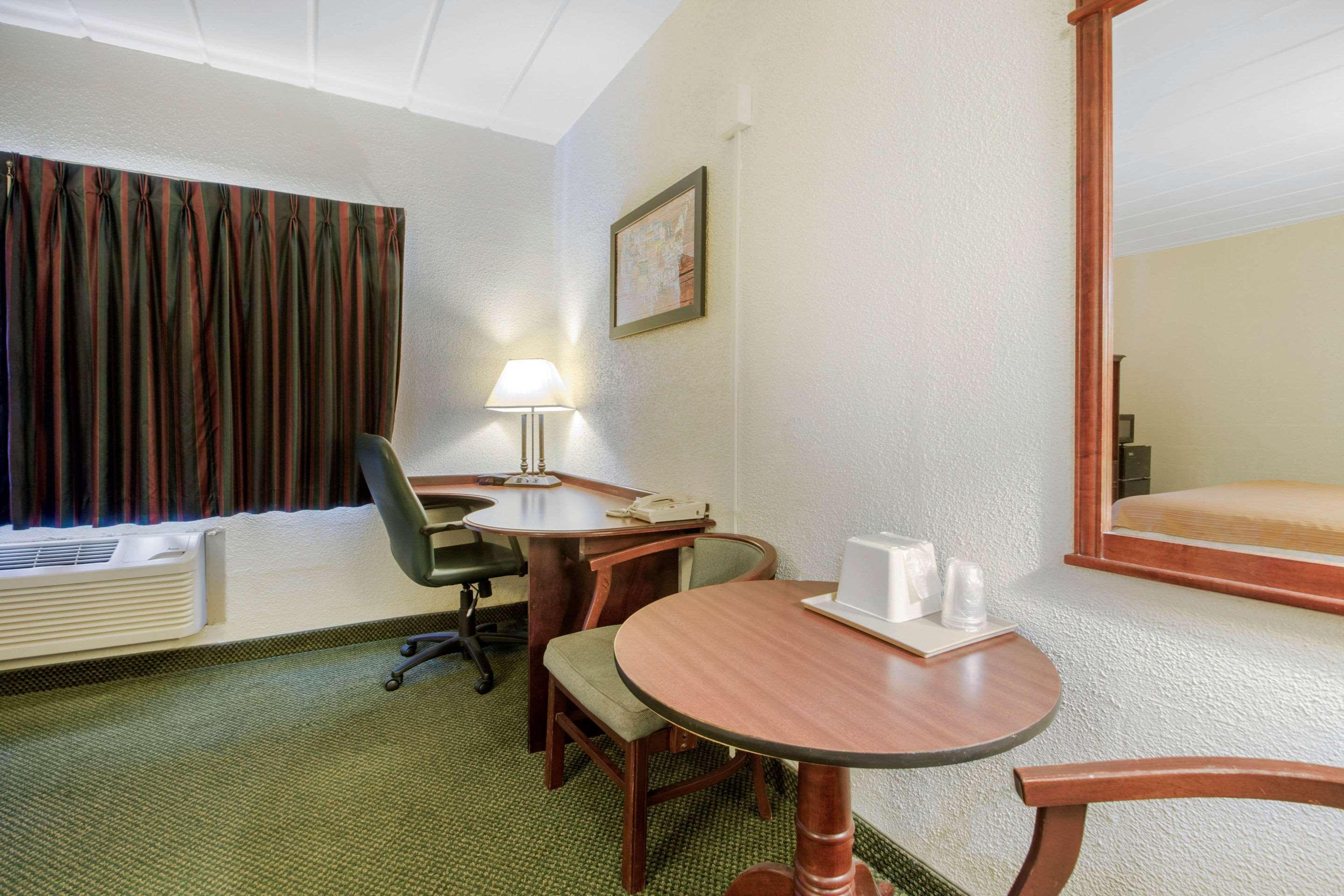 Econo Lodge Висконсин Рапидс Экстерьер фото