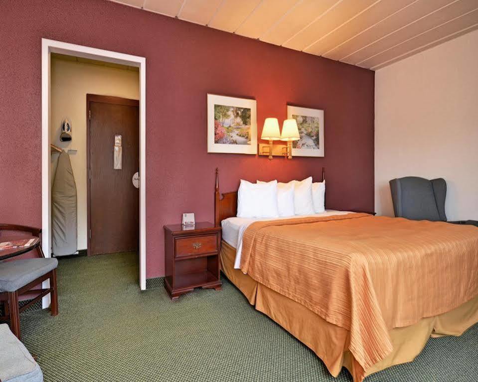 Econo Lodge Висконсин Рапидс Экстерьер фото